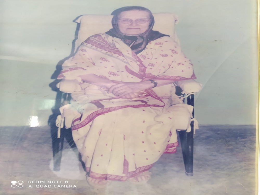 Slider Image of Khurshed Ellinor Bidya Niketon